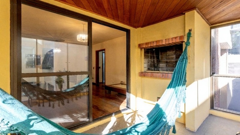 DeWatermark.ai 1755845303354